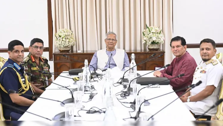 Chiefs of three services meet CA, discuss election preparations