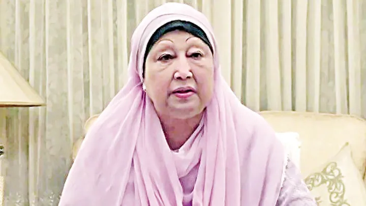 Khaleda's foreign trip delayed