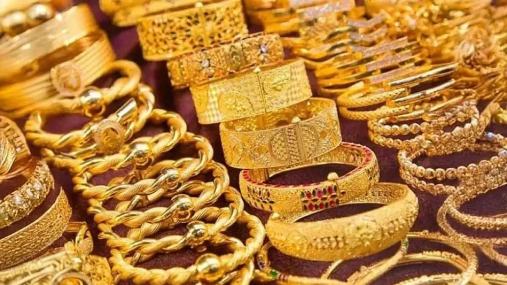 Gold prices fall again, 22-carat now Tk225,290 per bhori