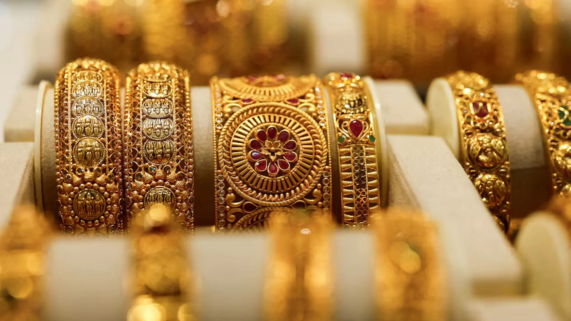 259 bhori of gold jewellery stolen from two Mirpur shops; five security guards missing