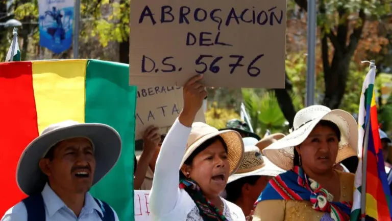 Bolivia farmers return to streets over diesel price hikes