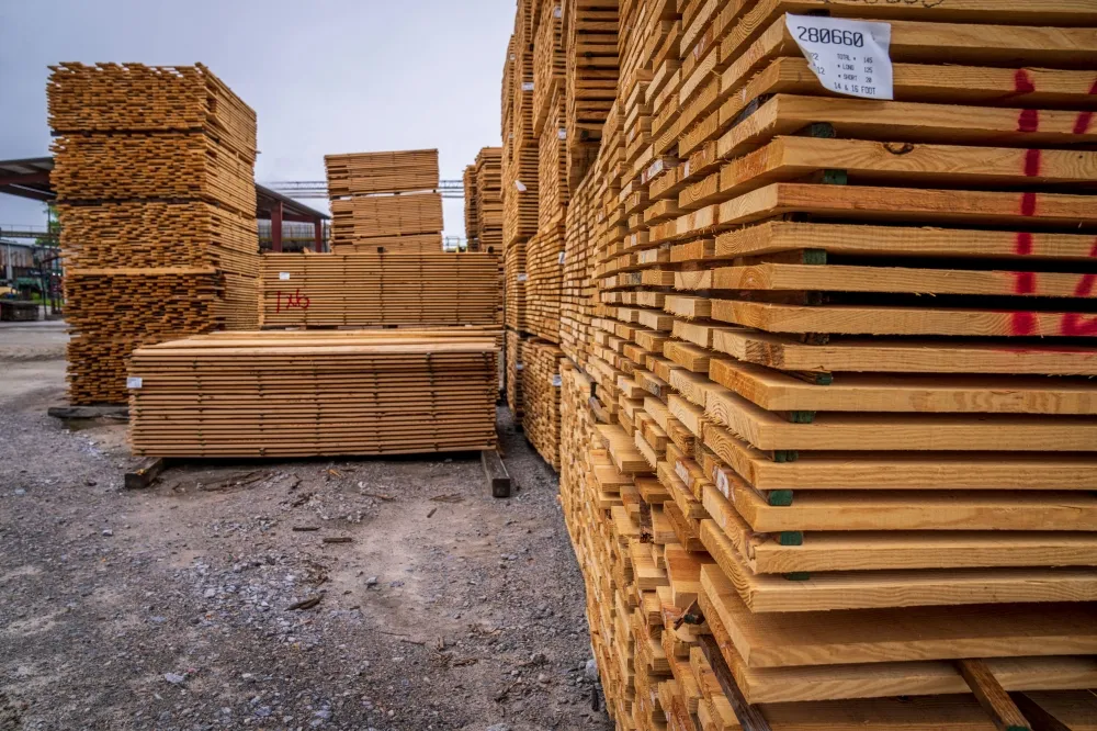 Trump lifts some Canada tariffs ahead of midterms